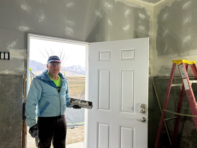 Mudding sheetrock